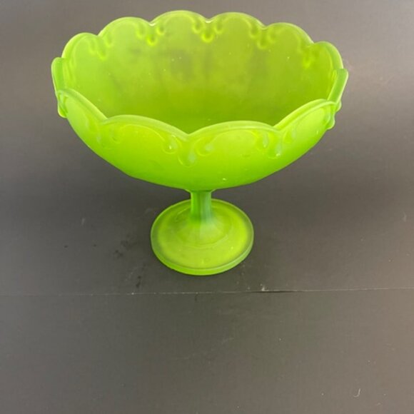 Vintage Indiana Glass Gartland Green Pedestal Teardrop Scalloped 8in Bowl - Picture 3 of 9